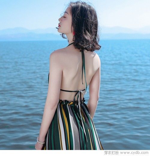 美背露出来 离女神更近一步 美背露出来 离女神更近一步
